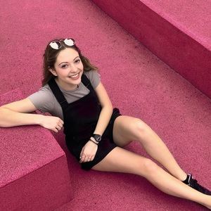 Meet your Posher, Talia